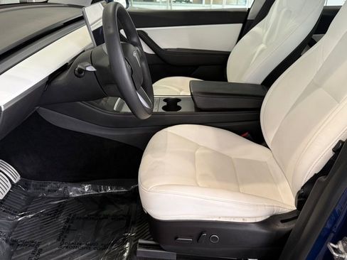 Used 2022 Tesla Model Y Performance image 15