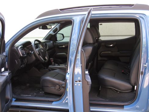 Certified 2018 Toyota Tacoma TRD Pro AWD/4WD image 17