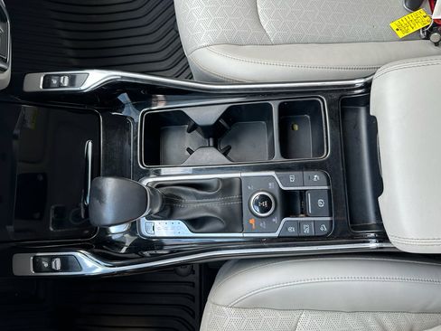 Used 2022 Kia Sorento SX image 17