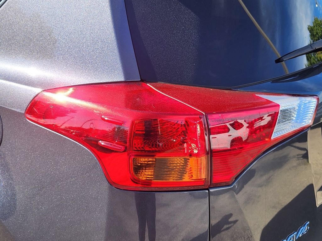 Used 2015 Toyota RAV4 XLE FWD image 12