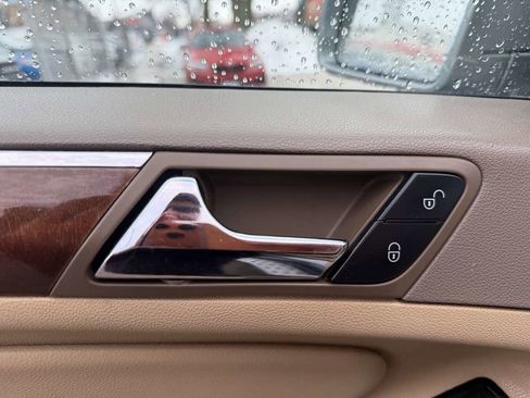 Used 2011 Mercedes-Benz GL 450 4MATIC image 10