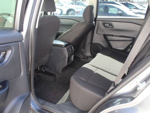 Used 2024 Nissan Rogue S image 31