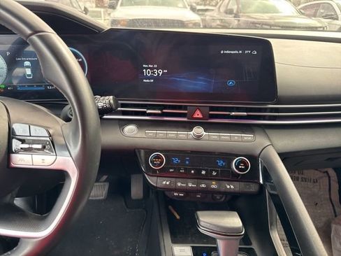 Used 2023 Hyundai Elantra Limited image 15