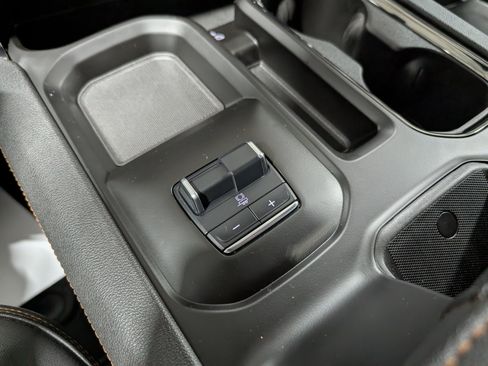 Used 2025 GMC Sierra 2500 AT4 w/ AT4 Premium Plus Package image 28