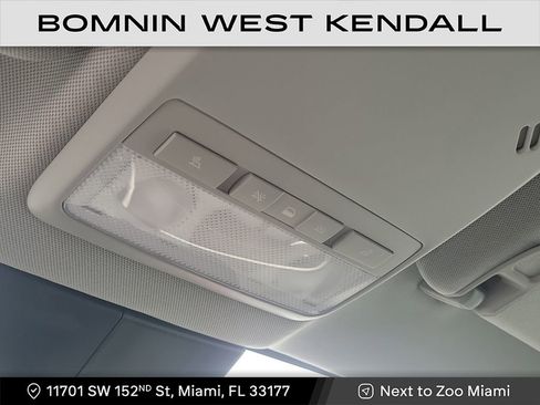 Used 2022 Chevrolet Trax LT w/ LT Convenience Package image 19