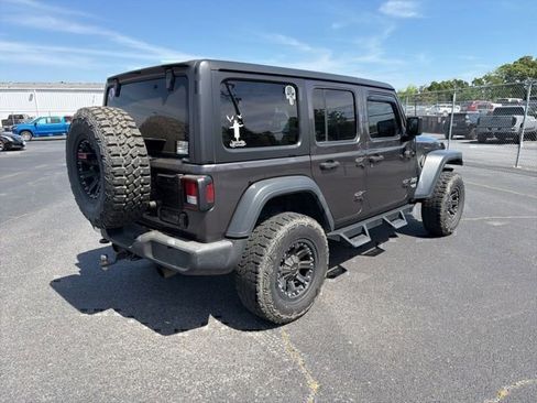 Used 2018 Jeep Wrangler Unlimited Sport S AWD/4WD image 3