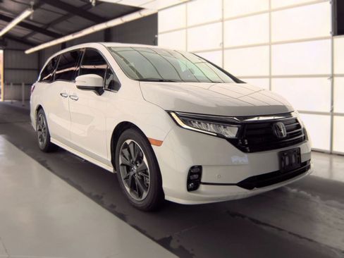 Used 2023 Honda Odyssey Elite image 3