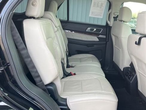 Used 2016 Ford Explorer Platinum image 30