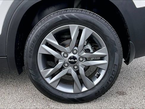 Used 2023 Kia Seltos S w/ Navigation Package FWD image 31