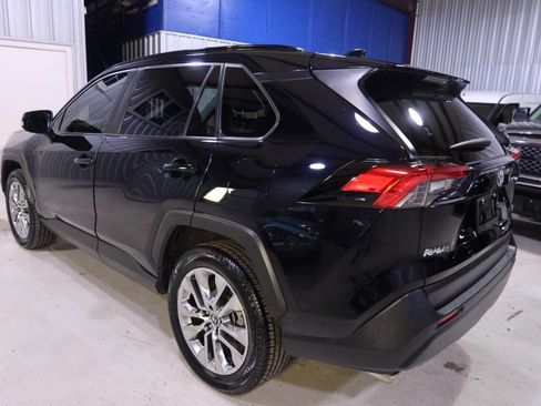 Used 2020 Toyota RAV4 XLE Premium image 3