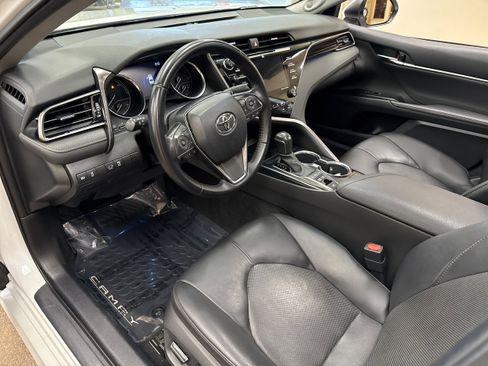 Used 2020 Toyota Camry XLE image 27
