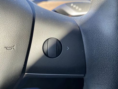 Used 2019 Tesla Model 3 Standard Range Plus image 14