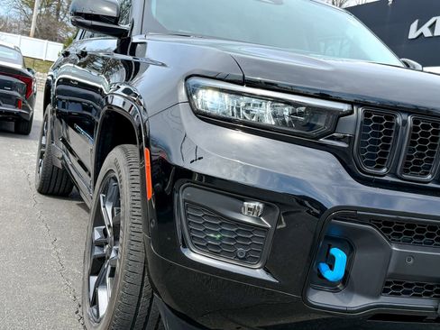 Used 2023 Jeep Grand Cherokee 30th Anniversary image 5