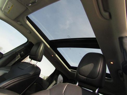 Used 2019 Jeep Cherokee Latitude Plus image 15