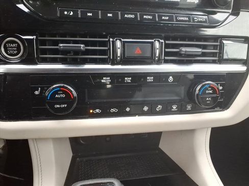 Used 2023 Nissan Pathfinder SL image 17