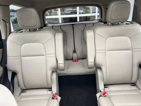 Used 2023 Lincoln Aviator AWD w/ Premium Package image 10