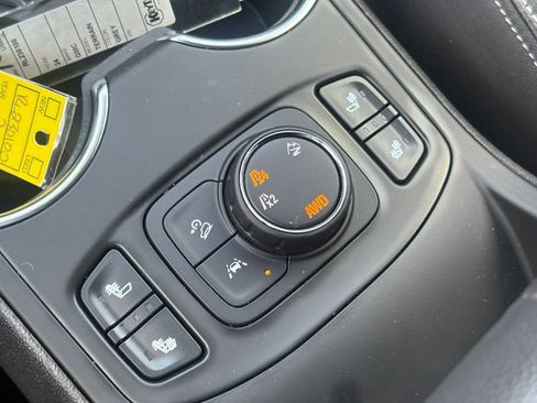 Used 2024 GMC Terrain SLT w/ Infotainment Package II AWD/4WD image 23