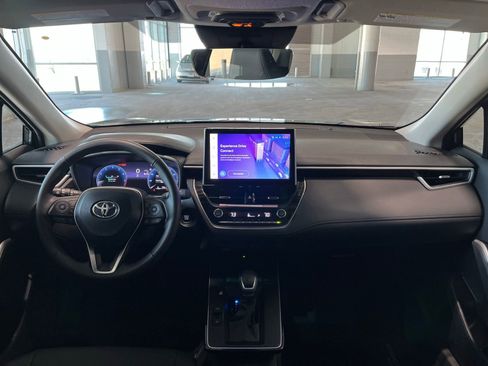 Used 2026 Toyota Corolla Cross XLE w/ Convenience Package FWD image 39