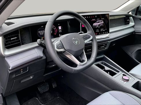 Used 2026 Volkswagen Tiguan SE FWD image 18