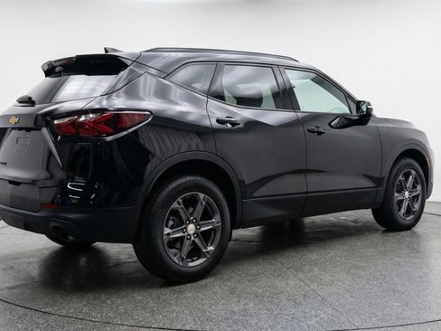 Used 2025 Chevrolet Blazer LT image 9