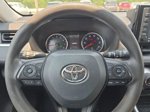 Used 2020 Toyota RAV4 XLE FWD image 17