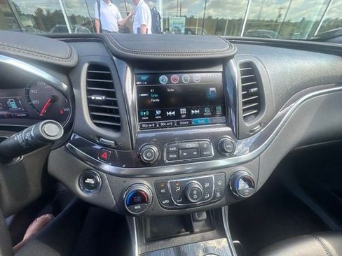 Used 2018 Chevrolet Impala LT FWD image 9