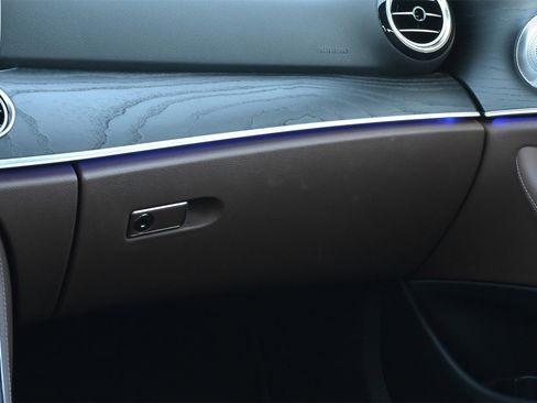 Used 2018 Mercedes-Benz E 300 E 300 image 8