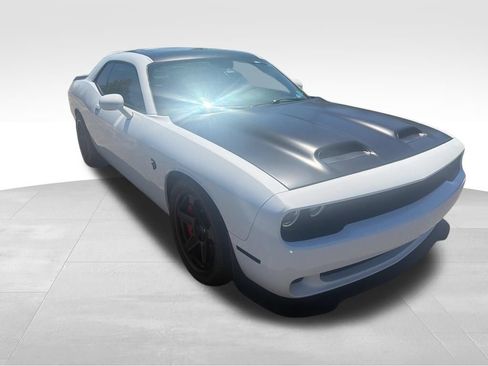 Used 2022 Dodge Challenger SRT Hellcat w/ Plus Package RWD image 3