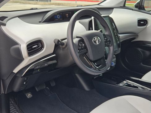Used 2022 Toyota Prius Prime XLE FWD image 12