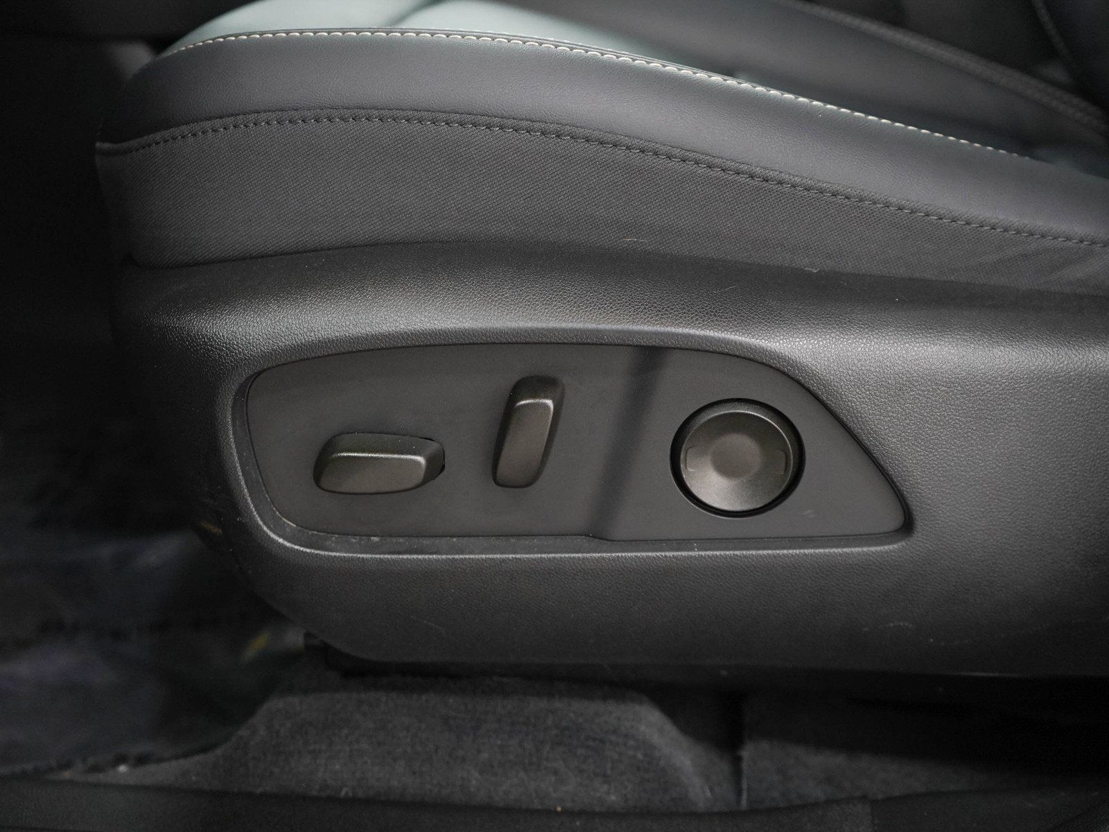 Used 2025 GMC Terrain Elevation w/ Elevation Premium Package AWD/4WD image 27