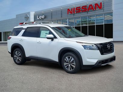New 2025 Nissan Pathfinder SL w/ Black Appearance Package