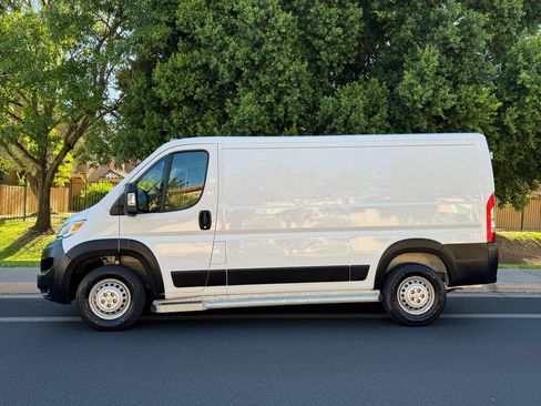Used 2025 RAM ProMaster 2500 w/ U-Haul Equipment Group FWD image 2