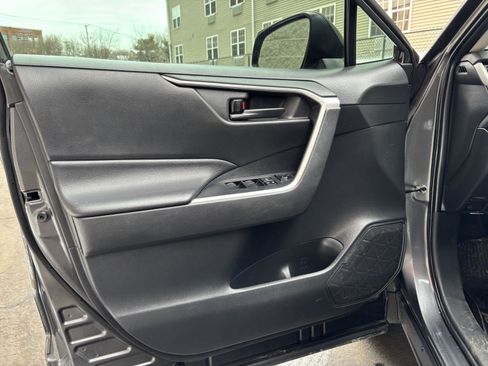 Used 2020 Toyota RAV4 LE image 18