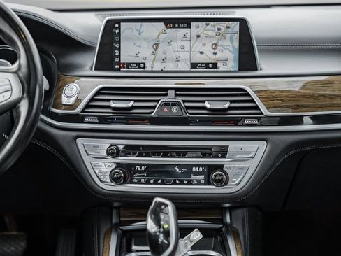 Used 2018 BMW 750i xDrive image 21