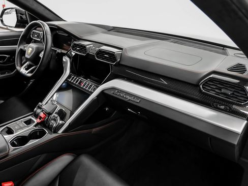 Used 2020 Lamborghini Urus image 22