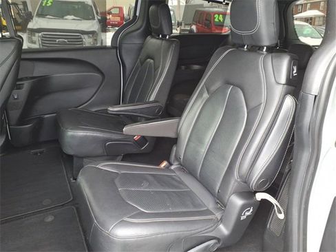 Certified 2021 Chrysler Pacifica Touring-L w/ Uconnect Theater Family Group image 10