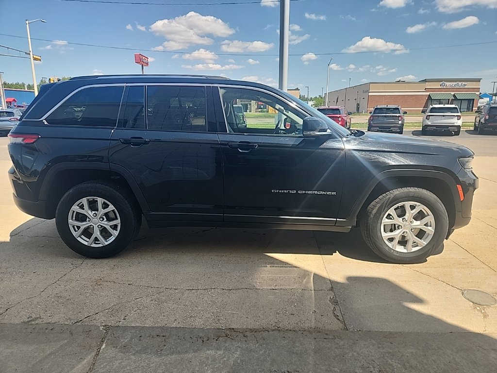 Used 2023 Jeep Grand Cherokee Limited AWD/4WD image 9