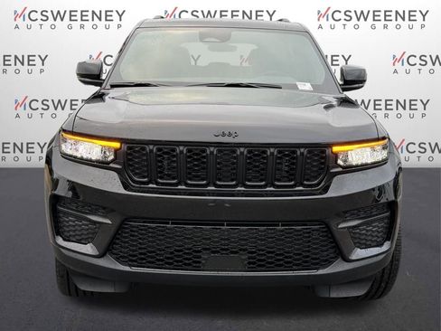 New 2025 Jeep Grand Cherokee Altitude image 8