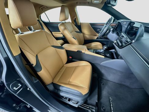 Used 2024 Lexus ES 300h w/ Premium Package FWD image 31