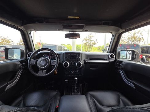Used 2017 Jeep Wrangler Unlimited Sahara w/ Connectivity Group AWD/4WD image 26