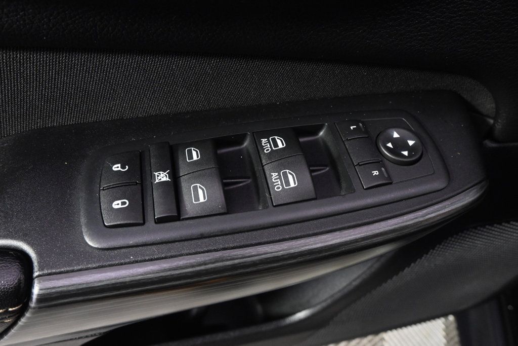 Used 2017 Jeep Cherokee Latitude w/ Cold Weather Group AWD/4WD image 23