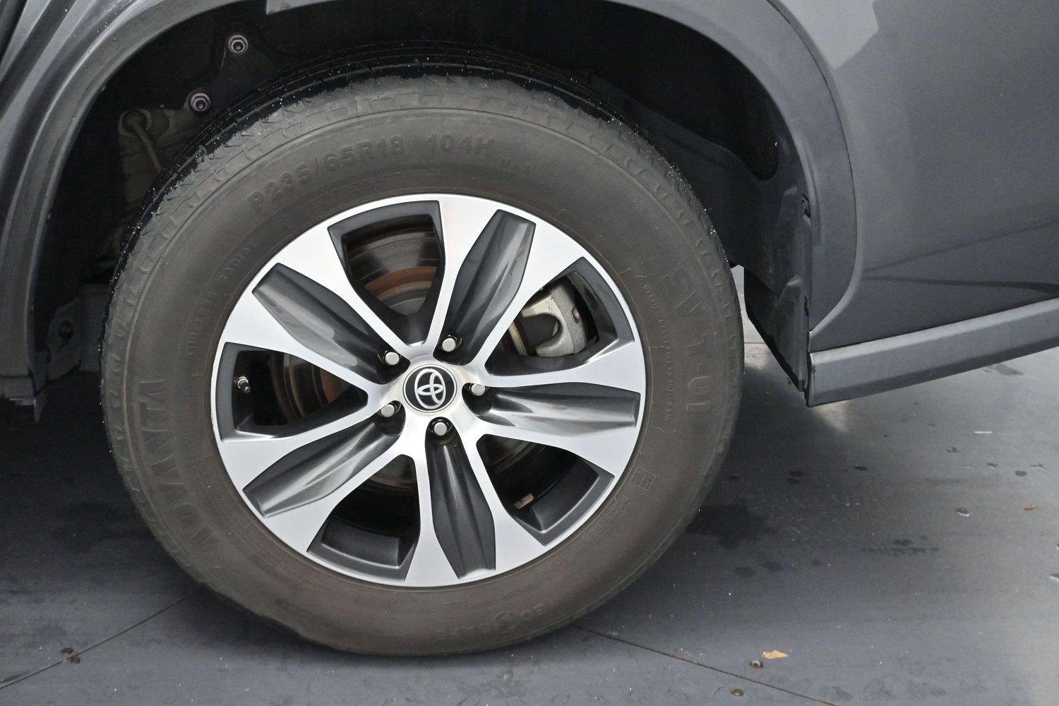 Used 2022 Toyota Highlander XLE FWD image 41