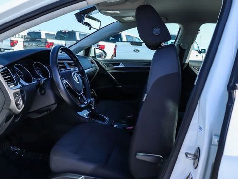 Used 2018 Volkswagen e-Golf SE FWD image 17