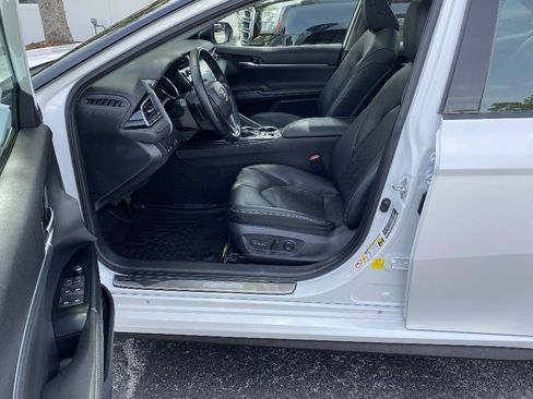 Used 2019 Toyota Camry XSE FWD image 13