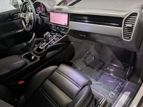 Used 2021 Porsche Cayenne image 21