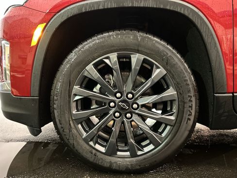 Used 2023 Chevrolet Traverse RS image 28