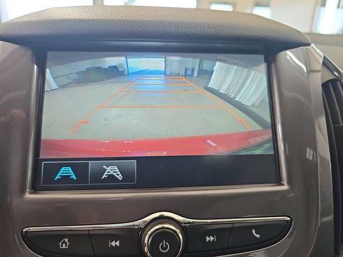Used 2017 Chevrolet Cruze LT w/ Convenience Package FWD image 29