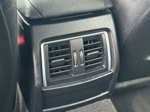 Used 2018 BMW 320i Sedan image 11