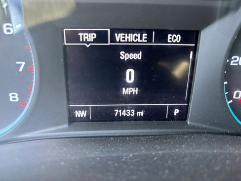 Used 2018 Chevrolet Traverse LT FWD image 2