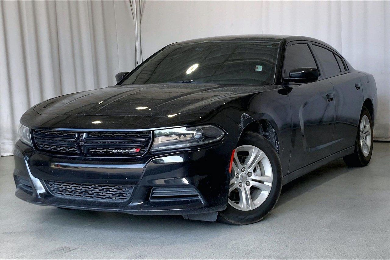 Used 2022 Dodge Charger SXT RWD image 2